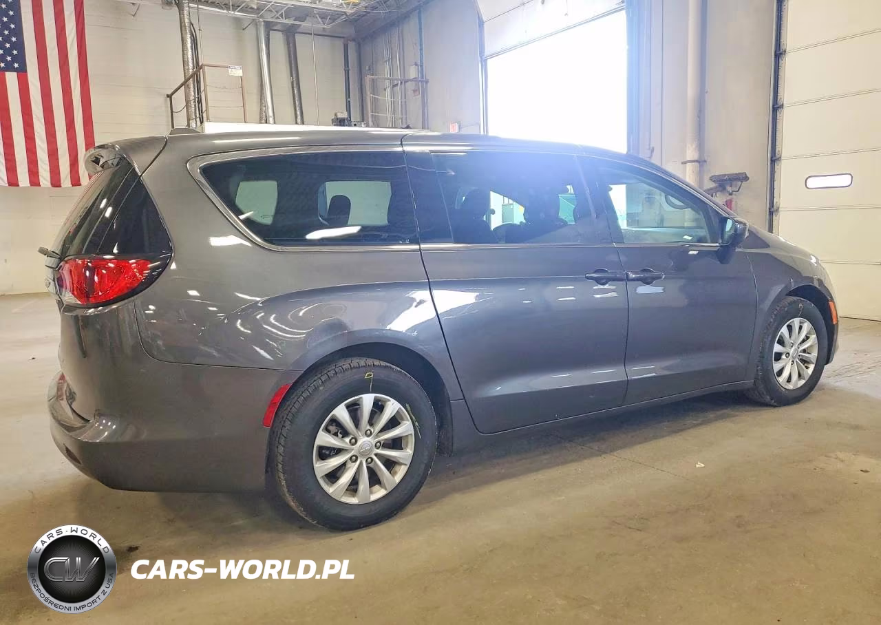 2017 Chrysler Pacifica Touring VIN:2C4RC1DG9HR725688 - 3
