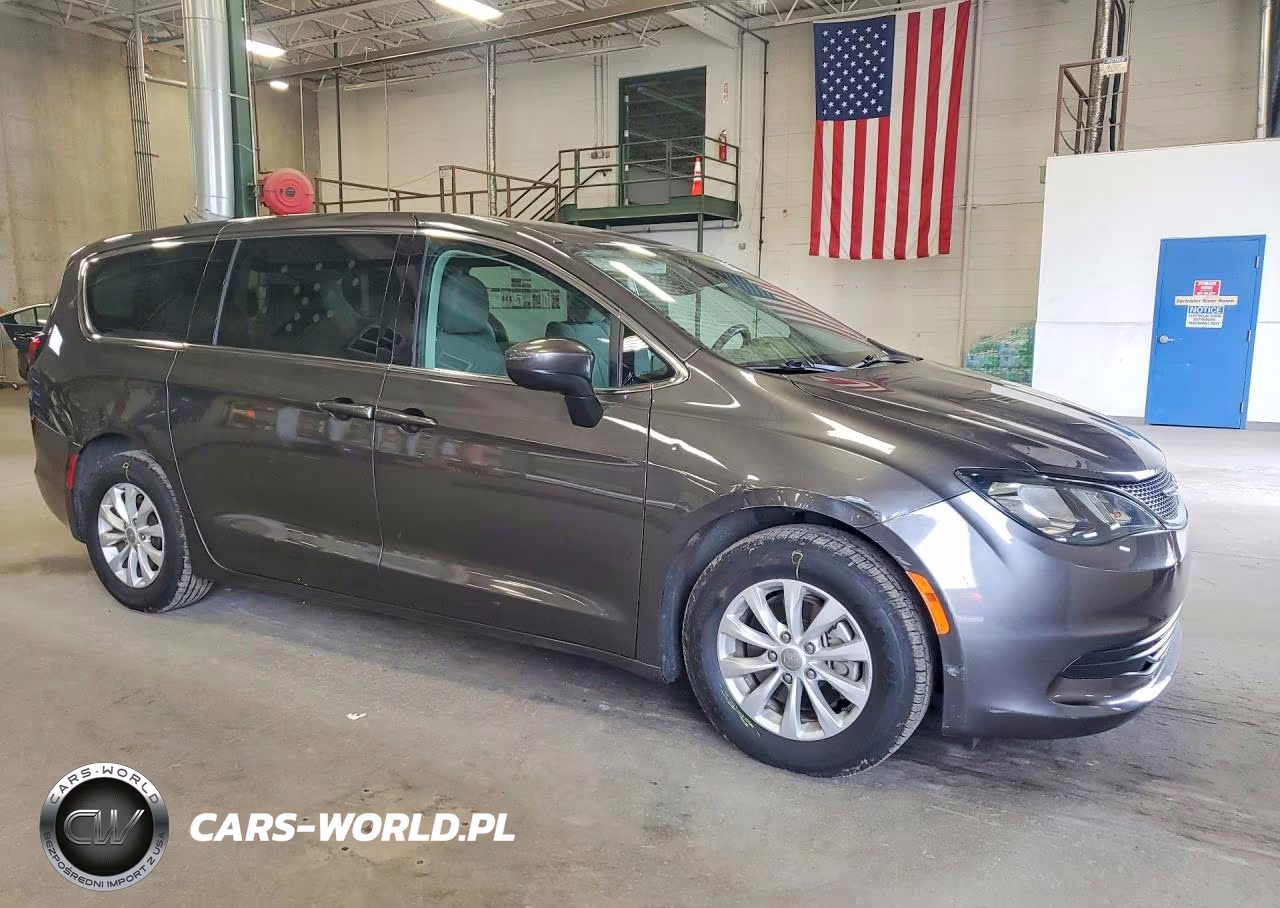 2017 Chrysler Pacifica Touring VIN:2C4RC1DG9HR725688 - 4