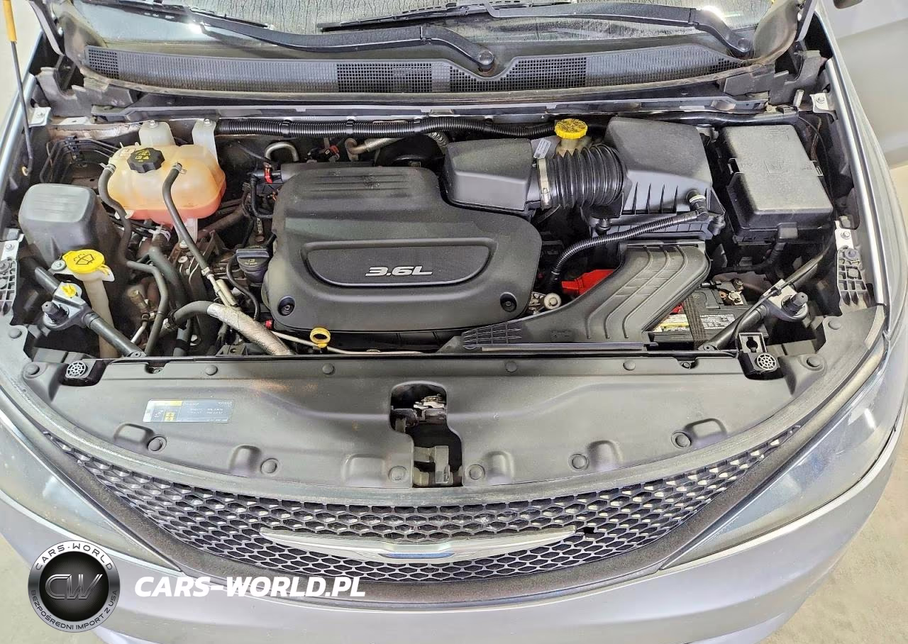 2018 Chrysler Pacifica L VIN:2C4RC1AG1JR113849 - 12
