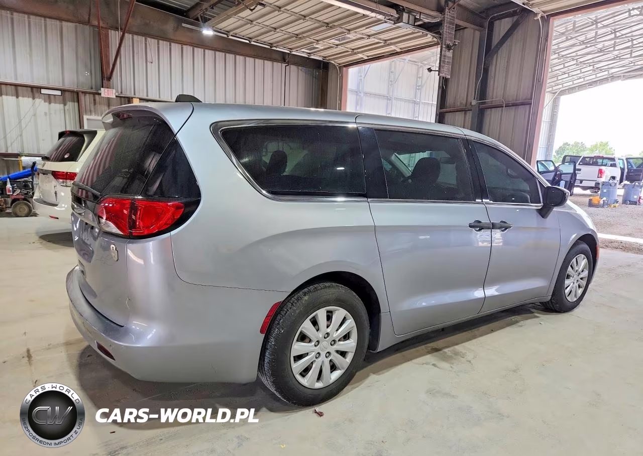 2018 Chrysler Pacifica L VIN:2C4RC1AG1JR113849 - 3