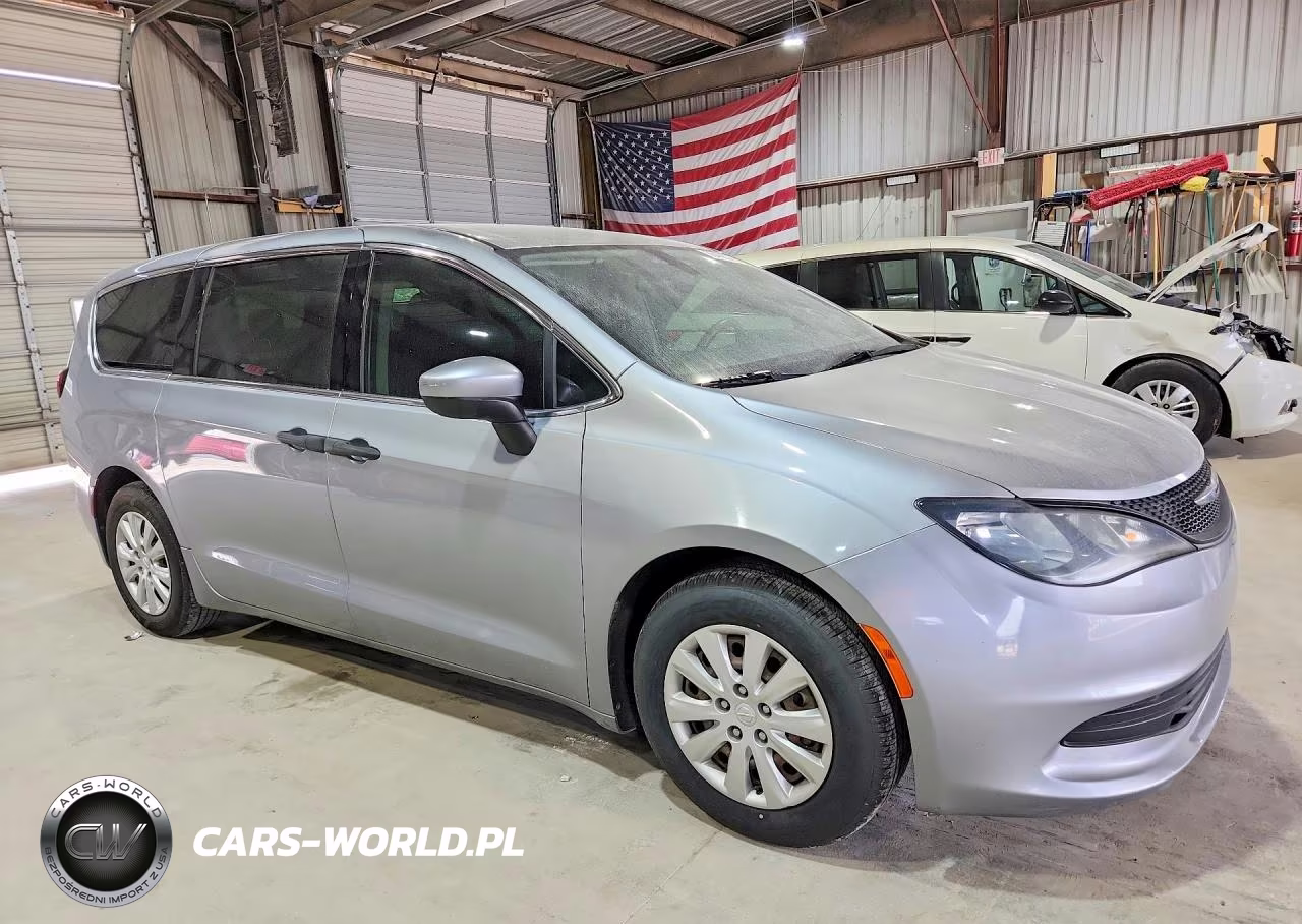 2018 Chrysler Pacifica L VIN:2C4RC1AG1JR113849 - 4