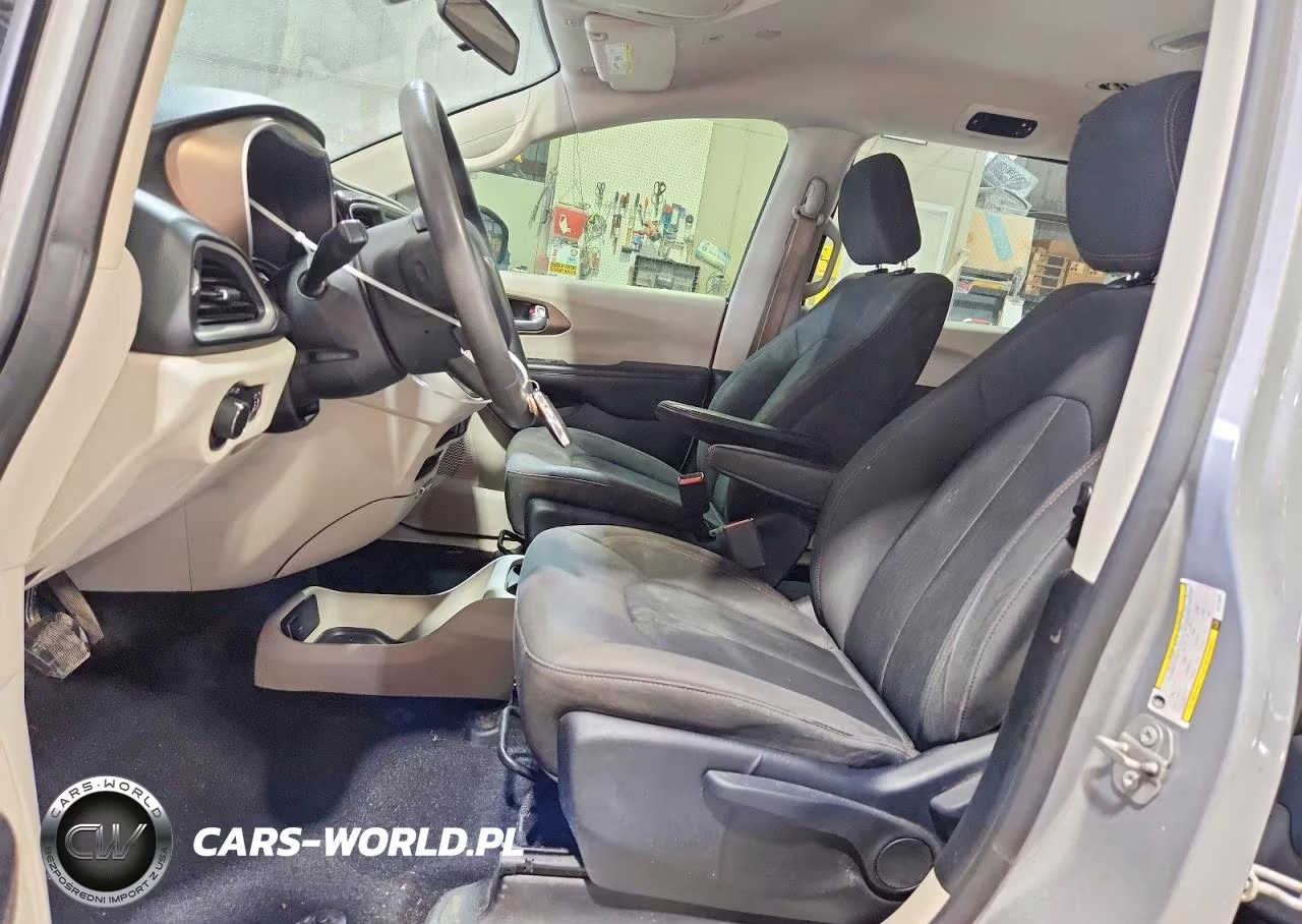 2018 Chrysler Pacifica L VIN:2C4RC1AG1JR113849 - 7