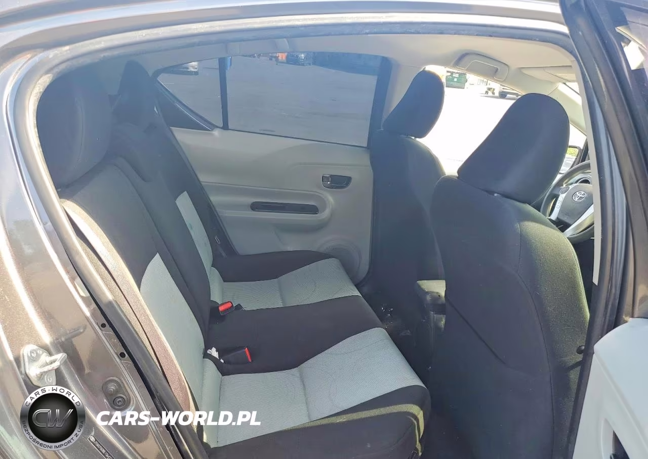 2014 Toyota Prius C Three VIN:JTDKDTB38E1064228 - 10