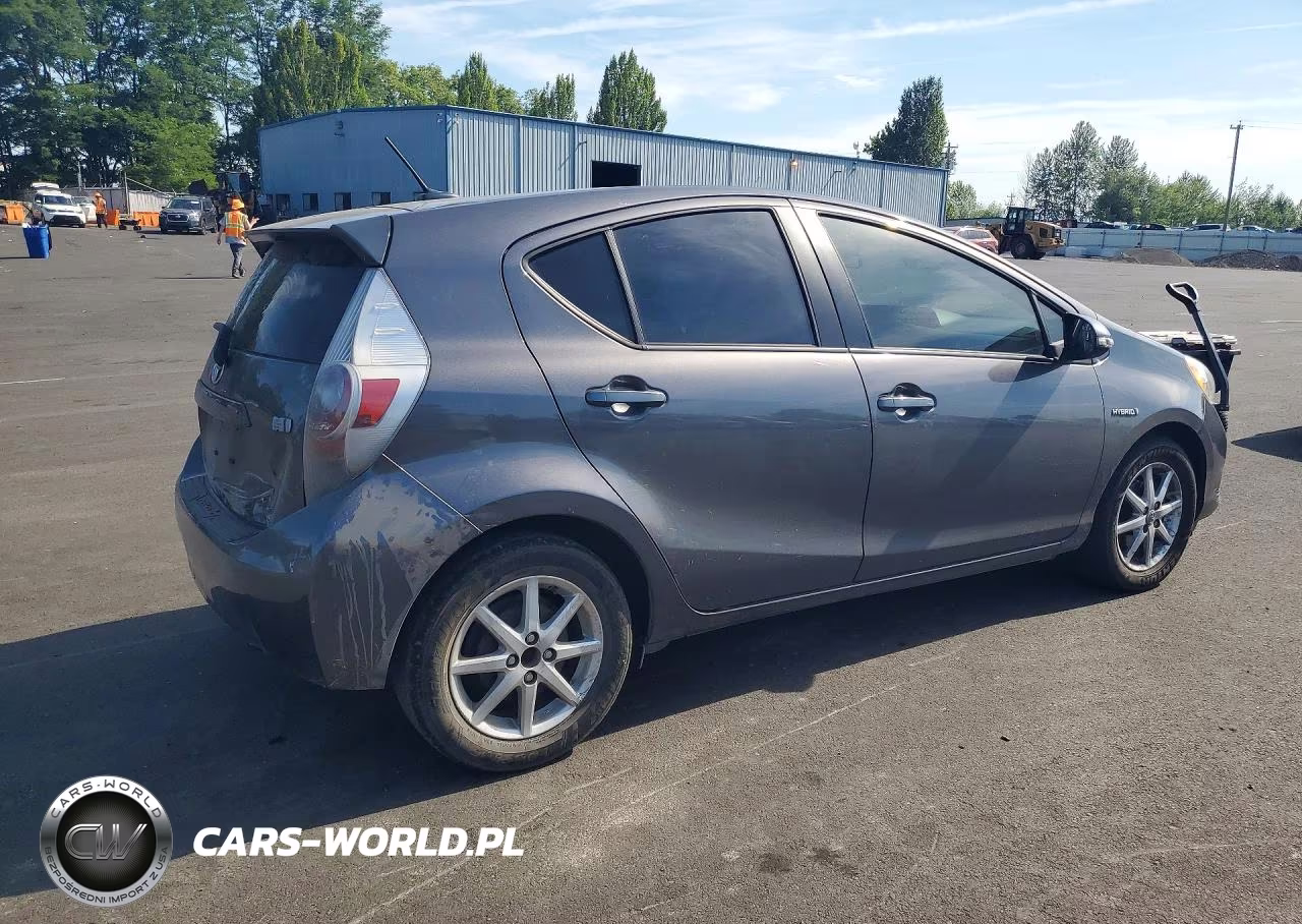 2014 Toyota Prius C Three VIN:JTDKDTB38E1064228 - 3