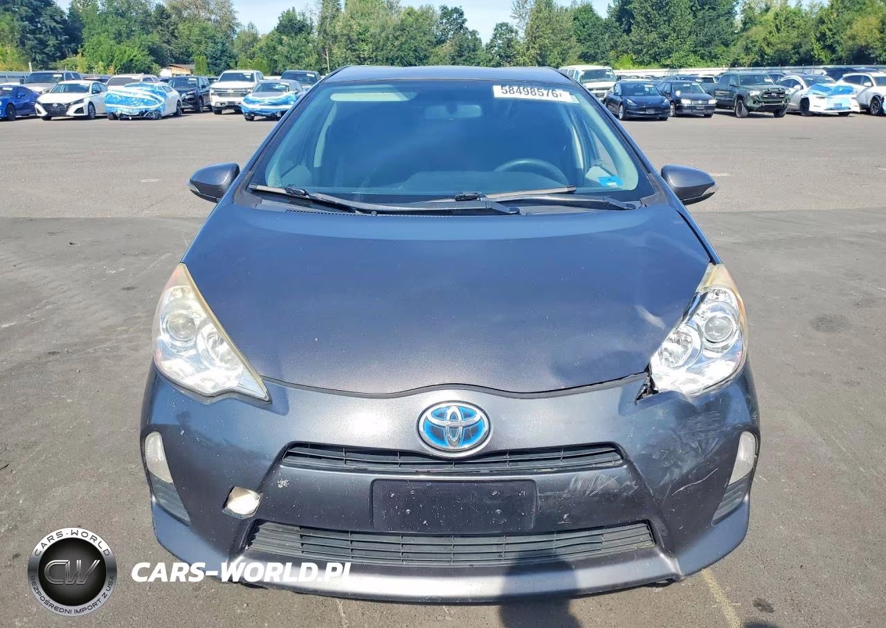 2014 Toyota Prius C Three VIN:JTDKDTB38E1064228 - 5