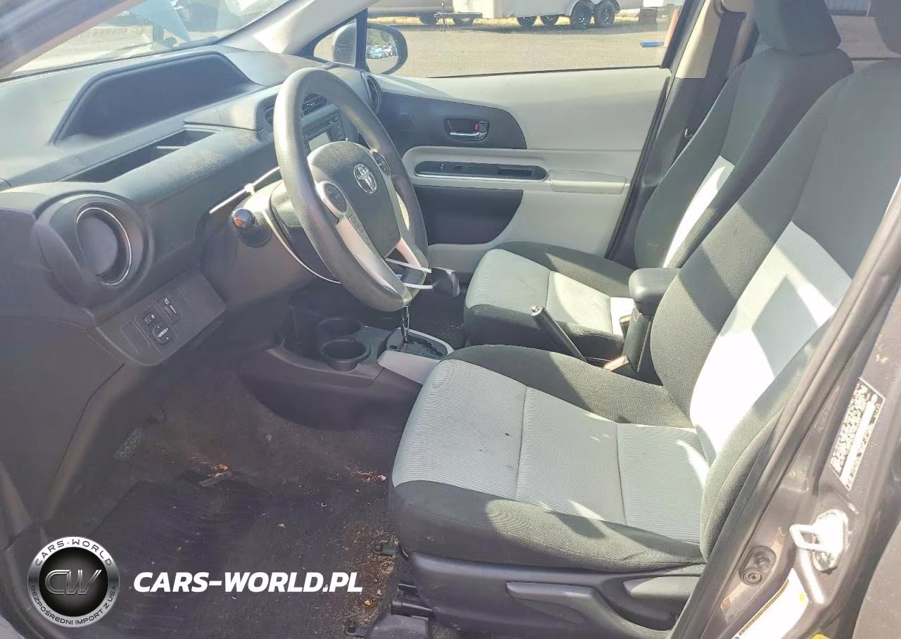 2014 Toyota Prius C Three VIN:JTDKDTB38E1064228 - 7