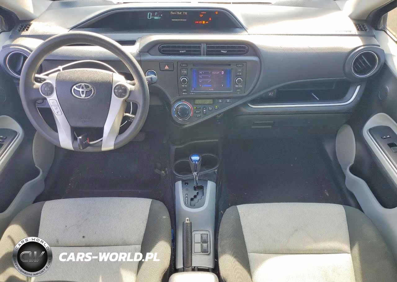2014 Toyota Prius C Three VIN:JTDKDTB38E1064228 - 8