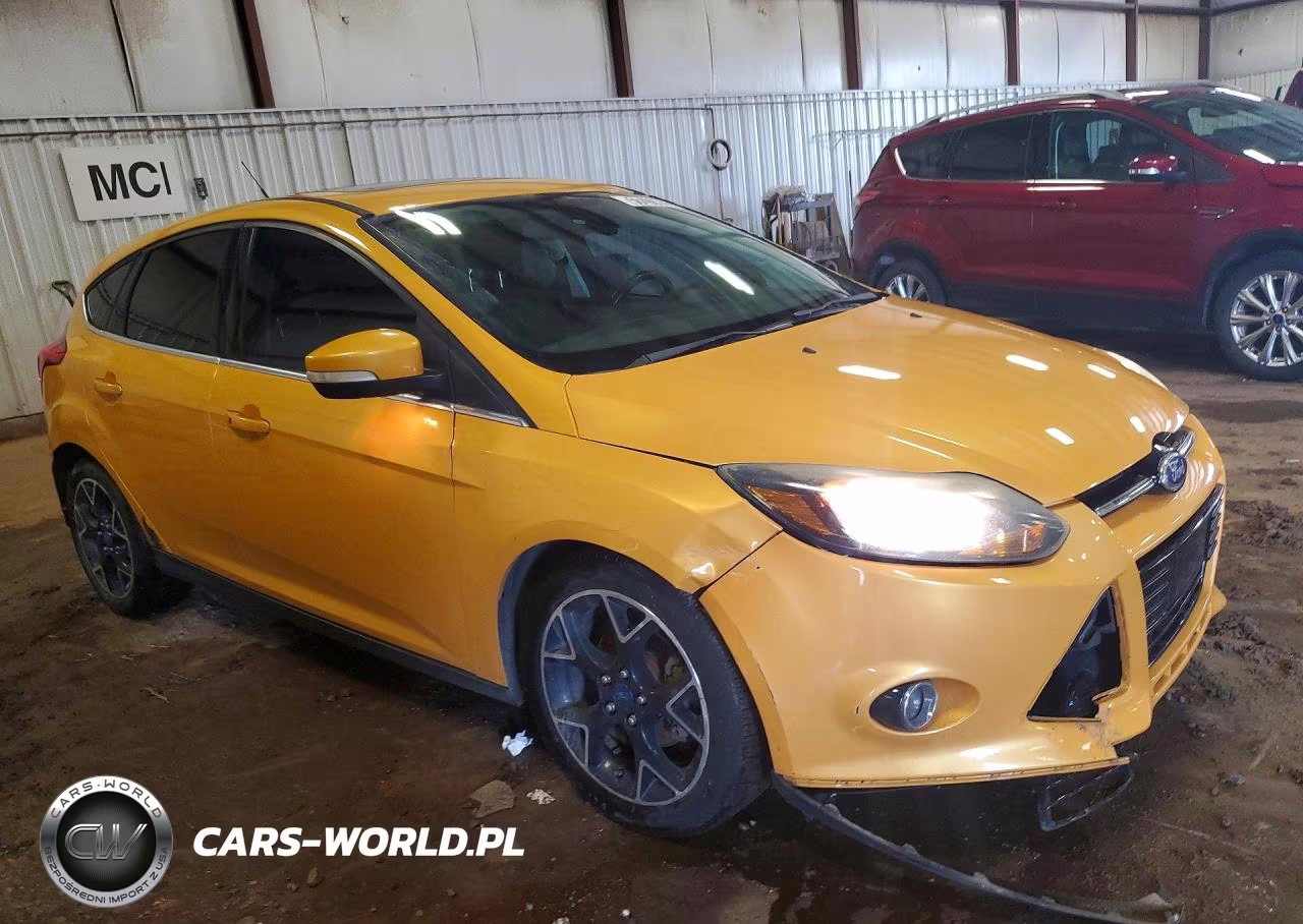 2012 Ford Focus Titanium VIN:1FAHP3N25CL145313 - 4