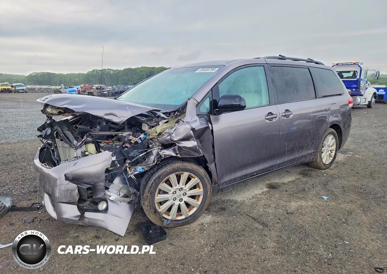 2012 Toyota Sienna Xle 7-Passenger – zdjęcie 1 z 13