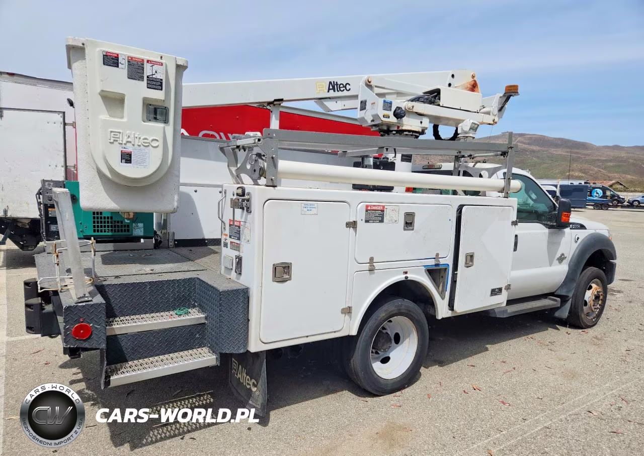 2014 Ford F450 Super Duty Bucket Truck VIN:1FDUF4GT5EEA94440 - 3