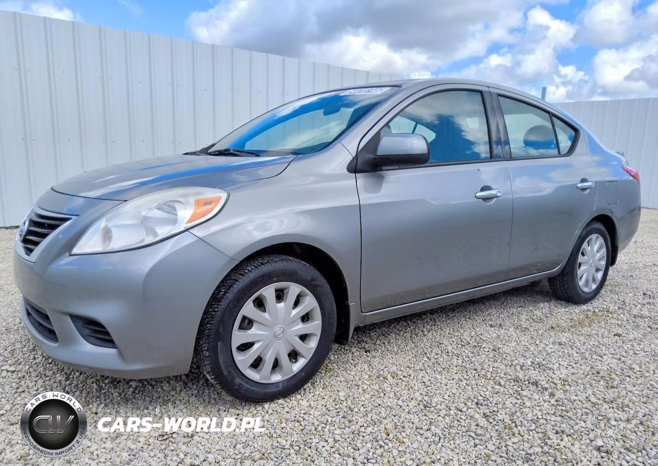 2014 Nissan Versa 1.6 S – zdjęcie 1 z 12