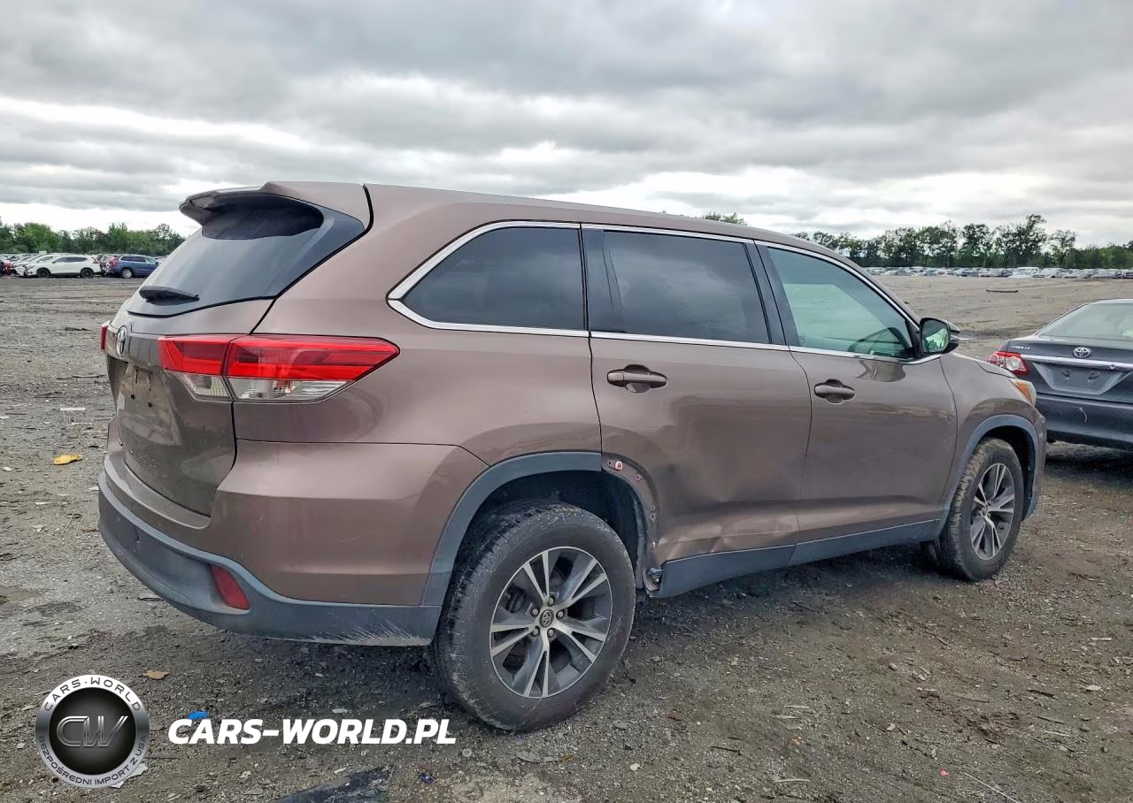 2019 Toyota Highlander Le VIN:5TDZARFH2KS048959 - 3