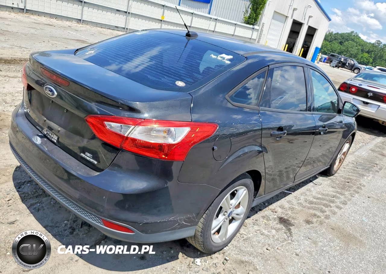 2014 Ford Focus Se VIN:1FADP3F23EL261111 - 3