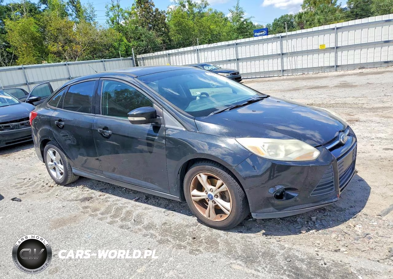 2014 Ford Focus Se VIN:1FADP3F23EL261111 - 4