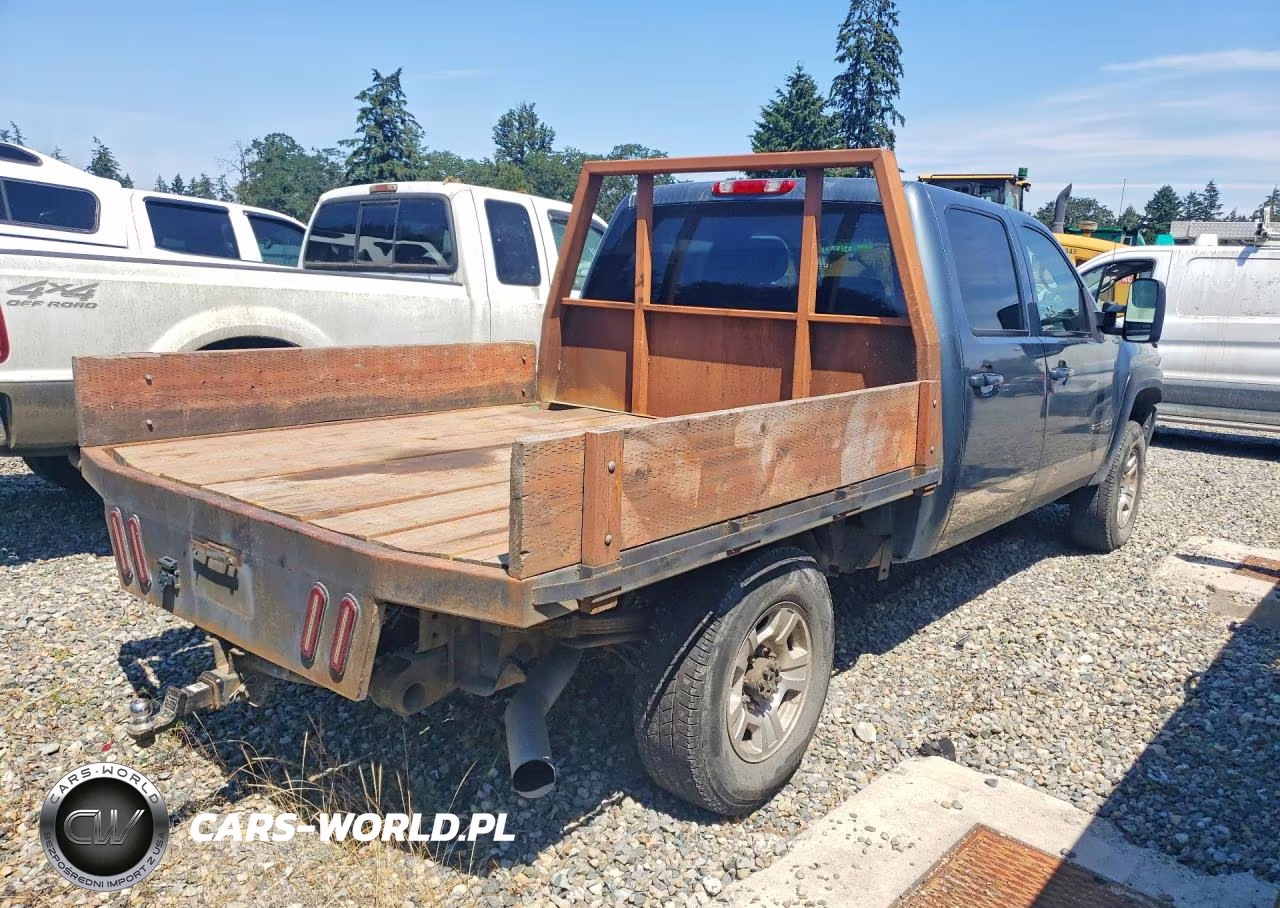 2007 Chevrolet Silverado K2500 Heavy Duty VIN:1GCHK23617F533586 - 3