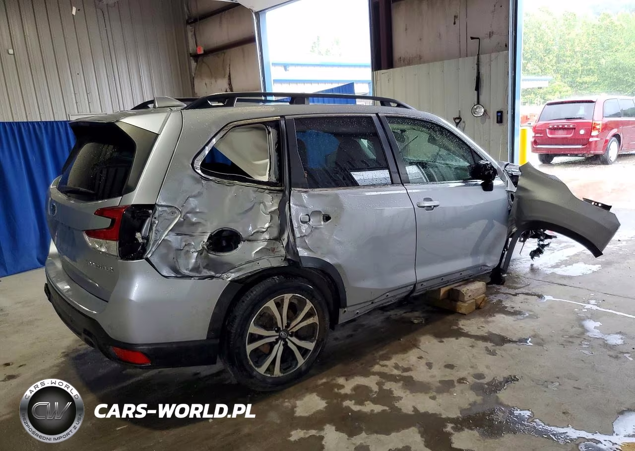 2023 Subaru Forester Limited VIN:JF2SKAPC8PH456933 - 3