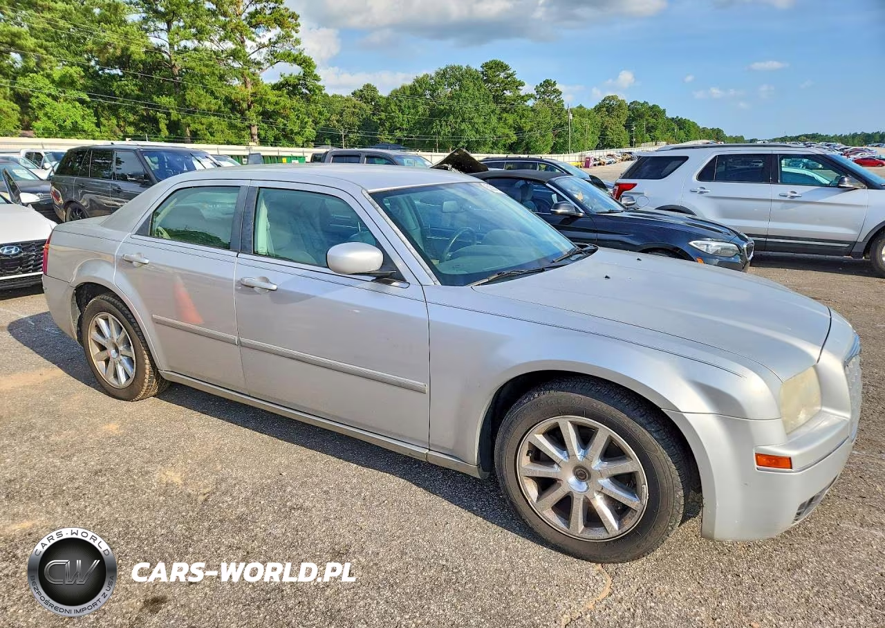 2007 Chrysler 300 Touring VIN:2C3KA53G67H682193 - 4