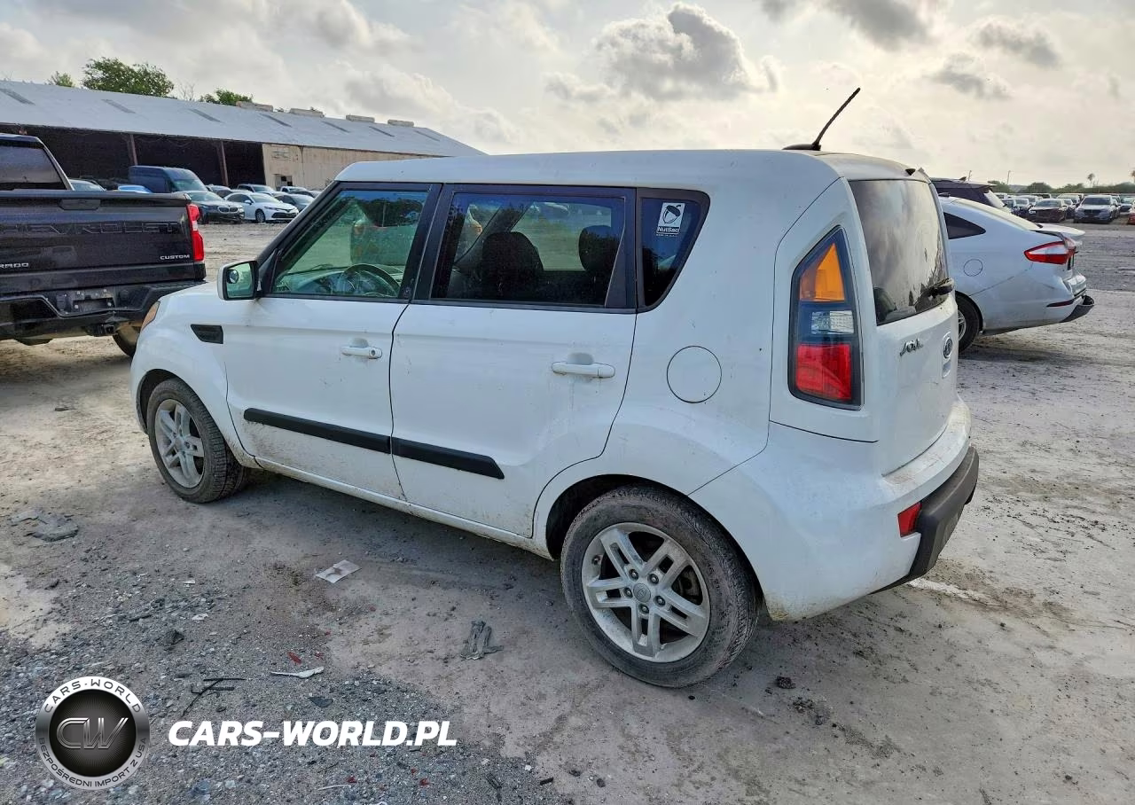2011 Kia Soul + VIN:KNDJT2A21B7715600 - 2