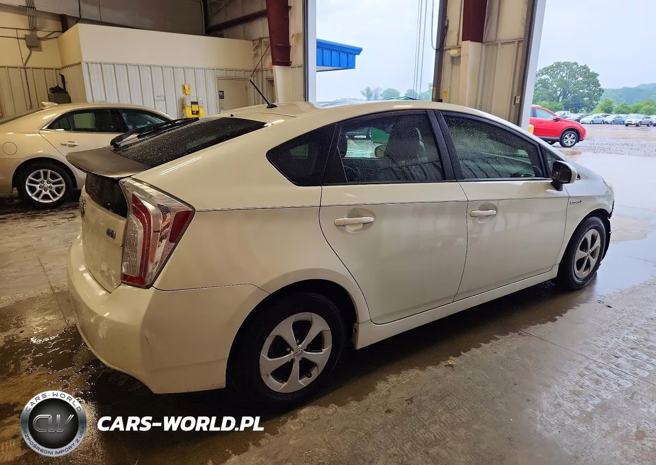 2014 Toyota Prius Two VIN:JTDKN3DU9E1751012 - 3