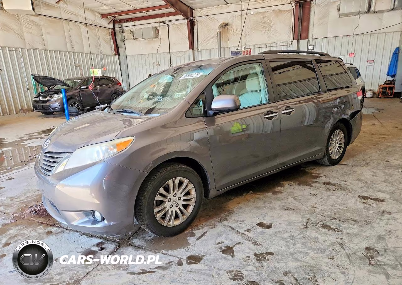 2014 Toyota Sienna Xle 8-Passenger