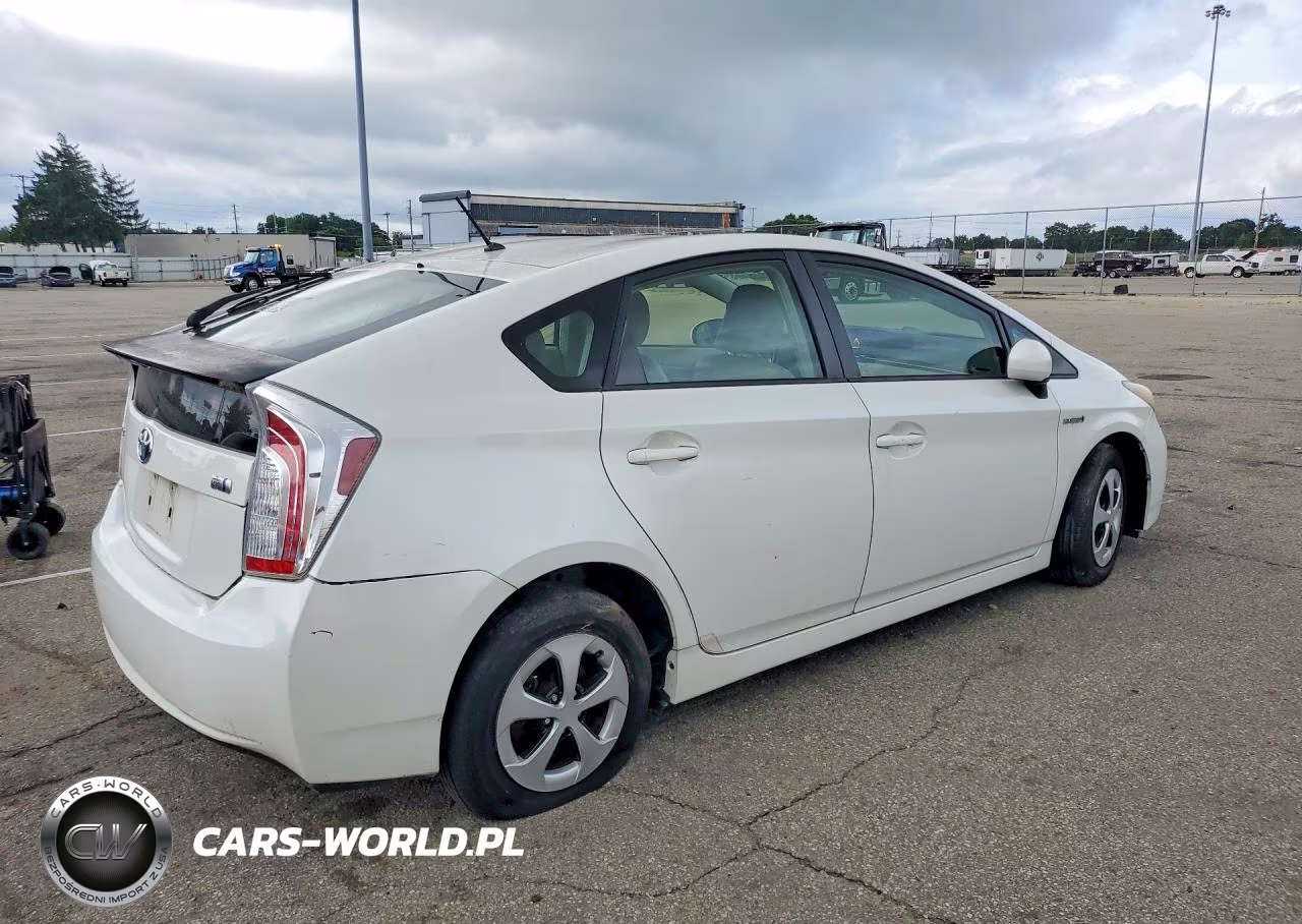 2013 Toyota Prius Two VIN:JTDKN3DU9D1641706 - 3