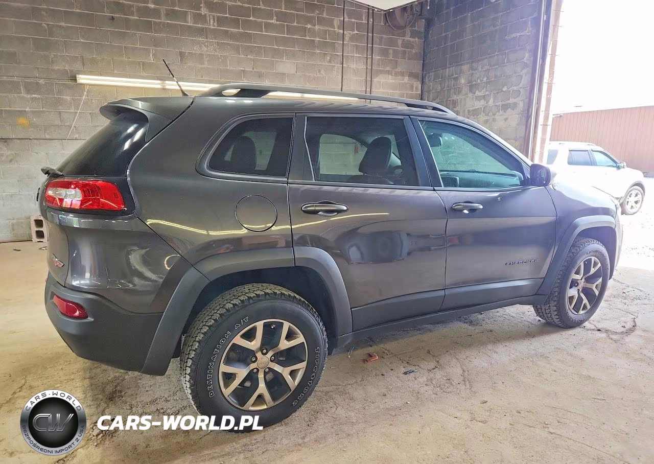 2015 Jeep Cherokee Trailhawk VIN:1C4PJMBS2FW786519 - 3