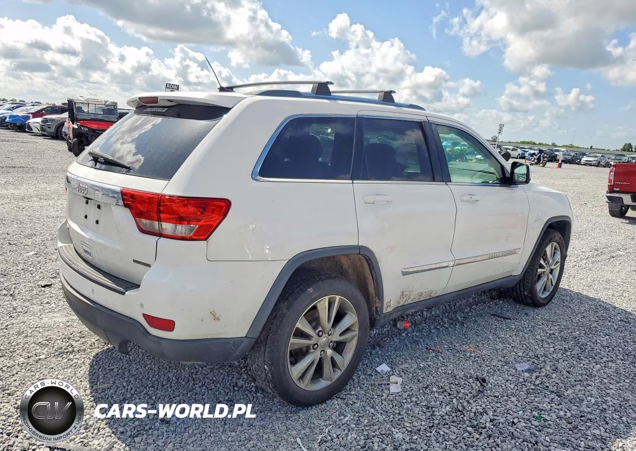 2013 Jeep Grand Cherokee VIN:1C4RJEAG0DC569724 - 3