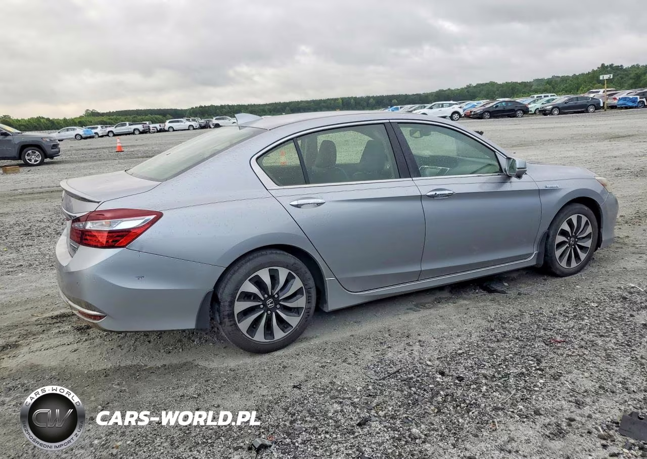 2017 Honda Accord Touring Hybrid VIN:JHMCR6F75HC010686 - 3