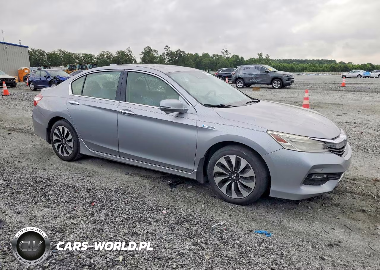 2017 Honda Accord Touring Hybrid VIN:JHMCR6F75HC010686 - 4