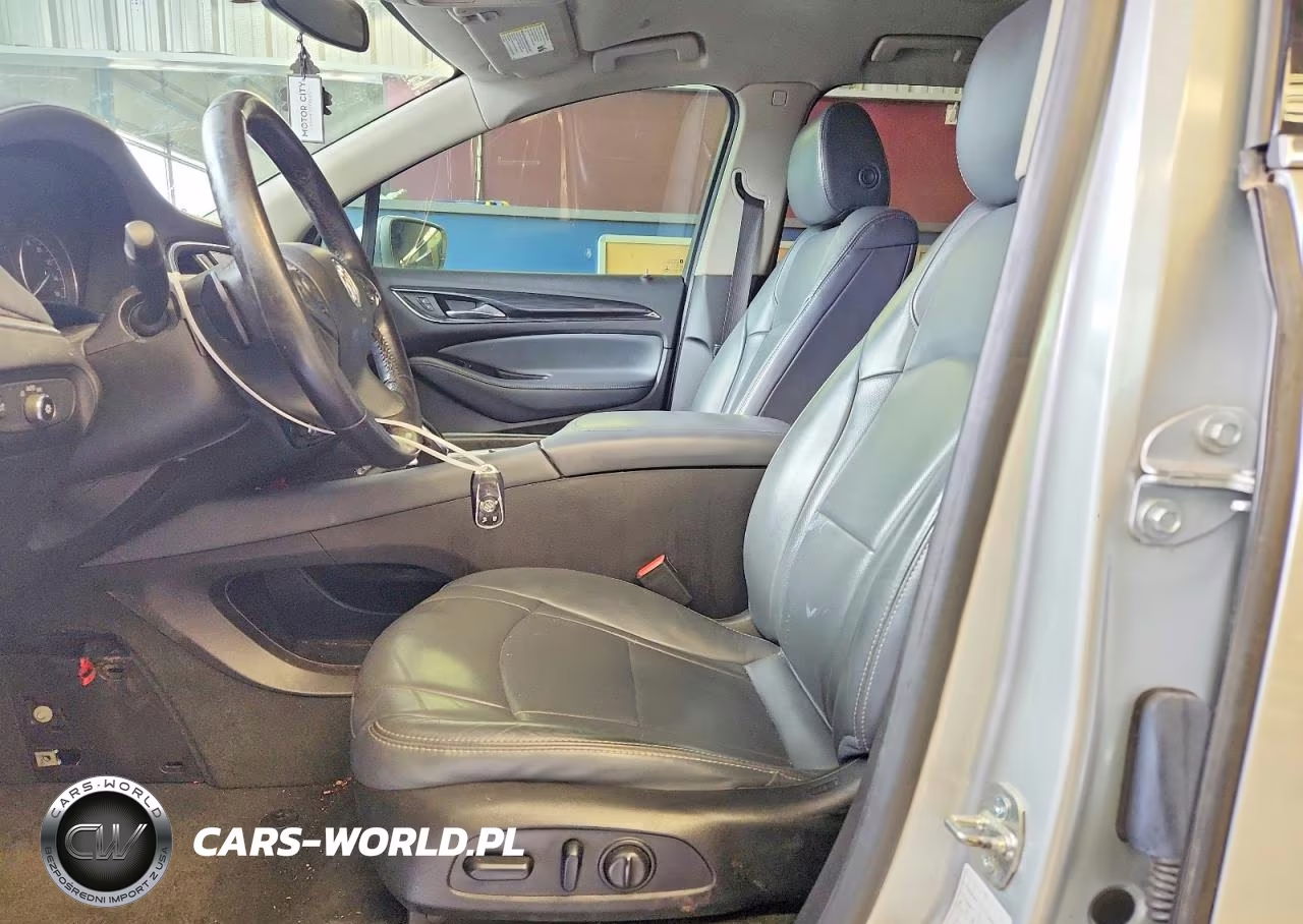 2019 Buick Enclave Essence VIN:5GAERBKW2KJ182520 - 7