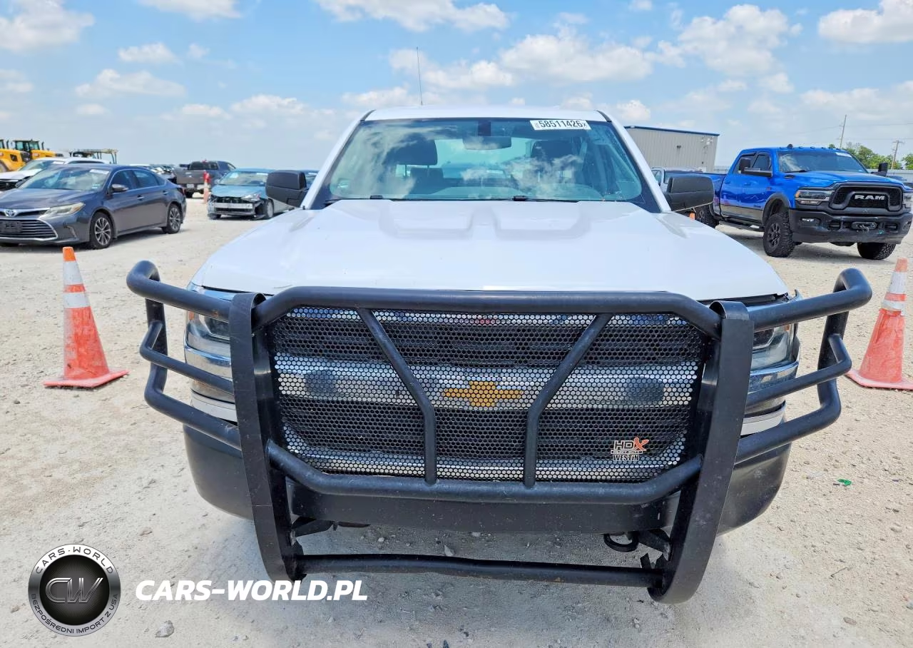 2018 Chevrolet Silverado K1500 VIN:3GCUKNEC3JG152864 - 5
