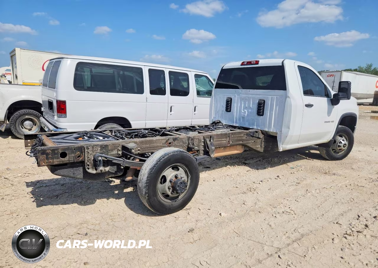 2022 Chevrolet Silverado C3500 VIN:1GB3WRE72NF321942 - 3