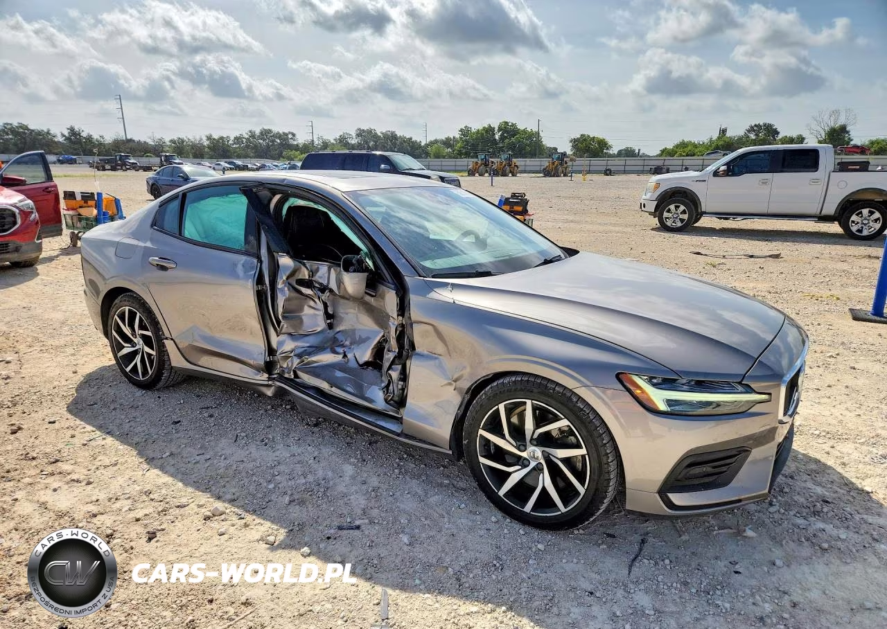 2019 Volvo S60 T6 Momentum VIN:7JRA22TK7KG004999 - 4