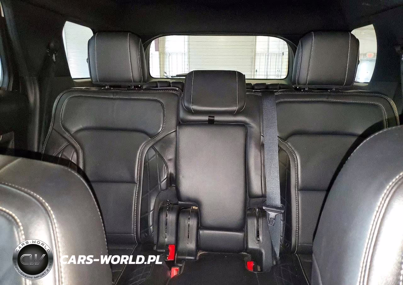 2018 Ford Explorer Platinum VIN:1FM5K8HTXJGB48660 - 10