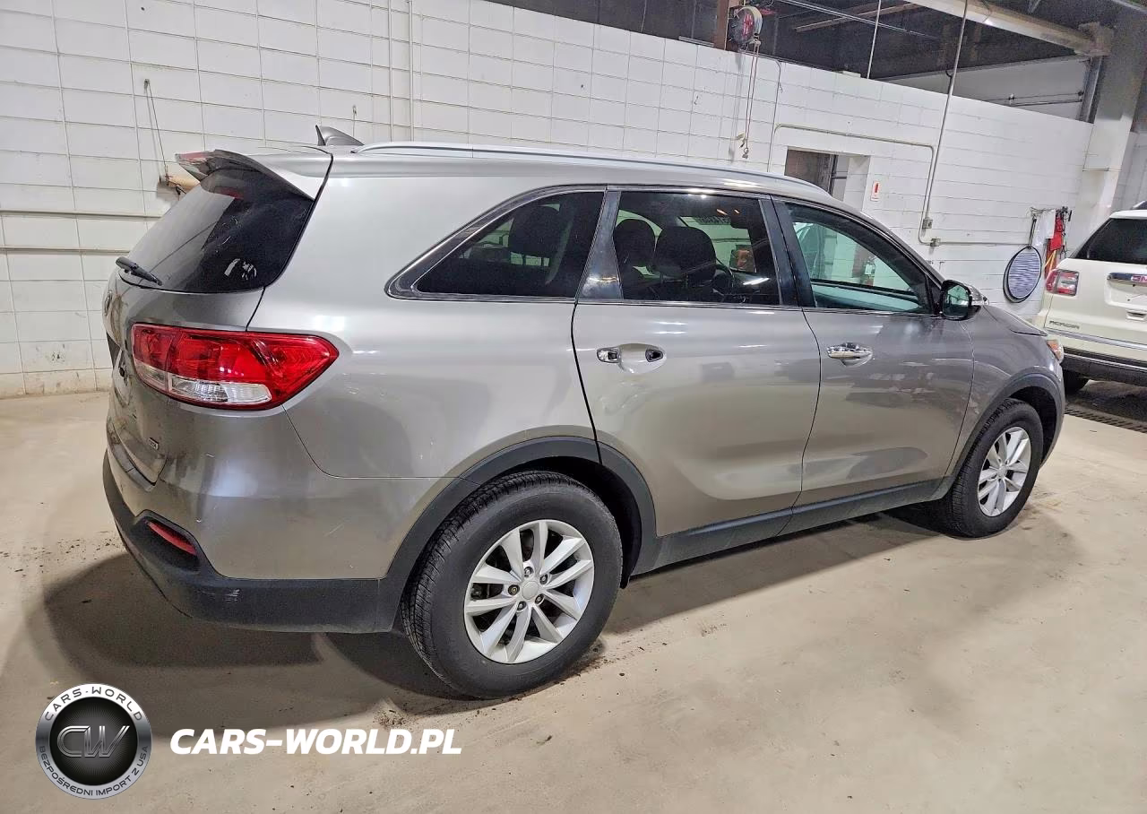 2017 Kia Sorento VIN:5XYPG4A39HG266715 - 3