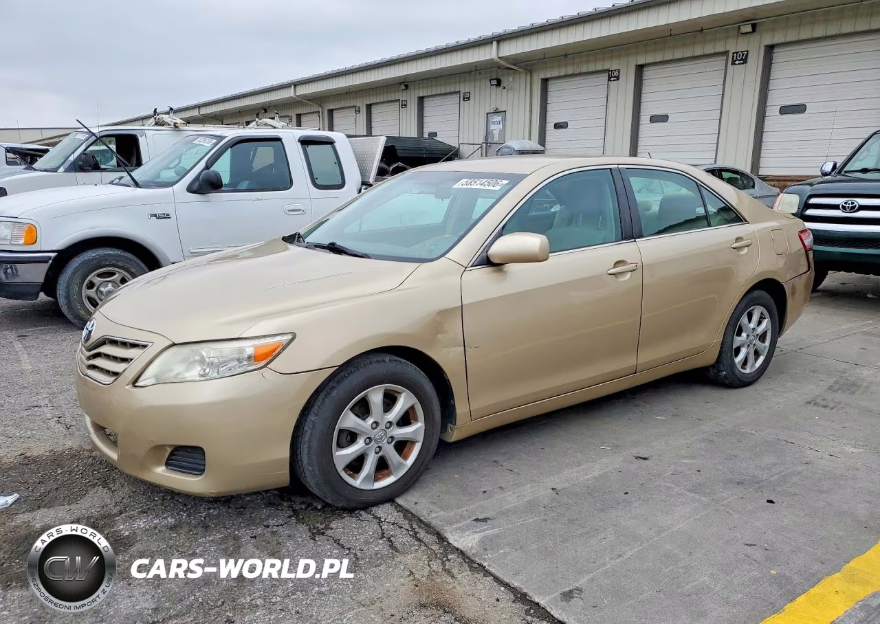 2011 Toyota Camry Le – zdjęcie 1 z 12