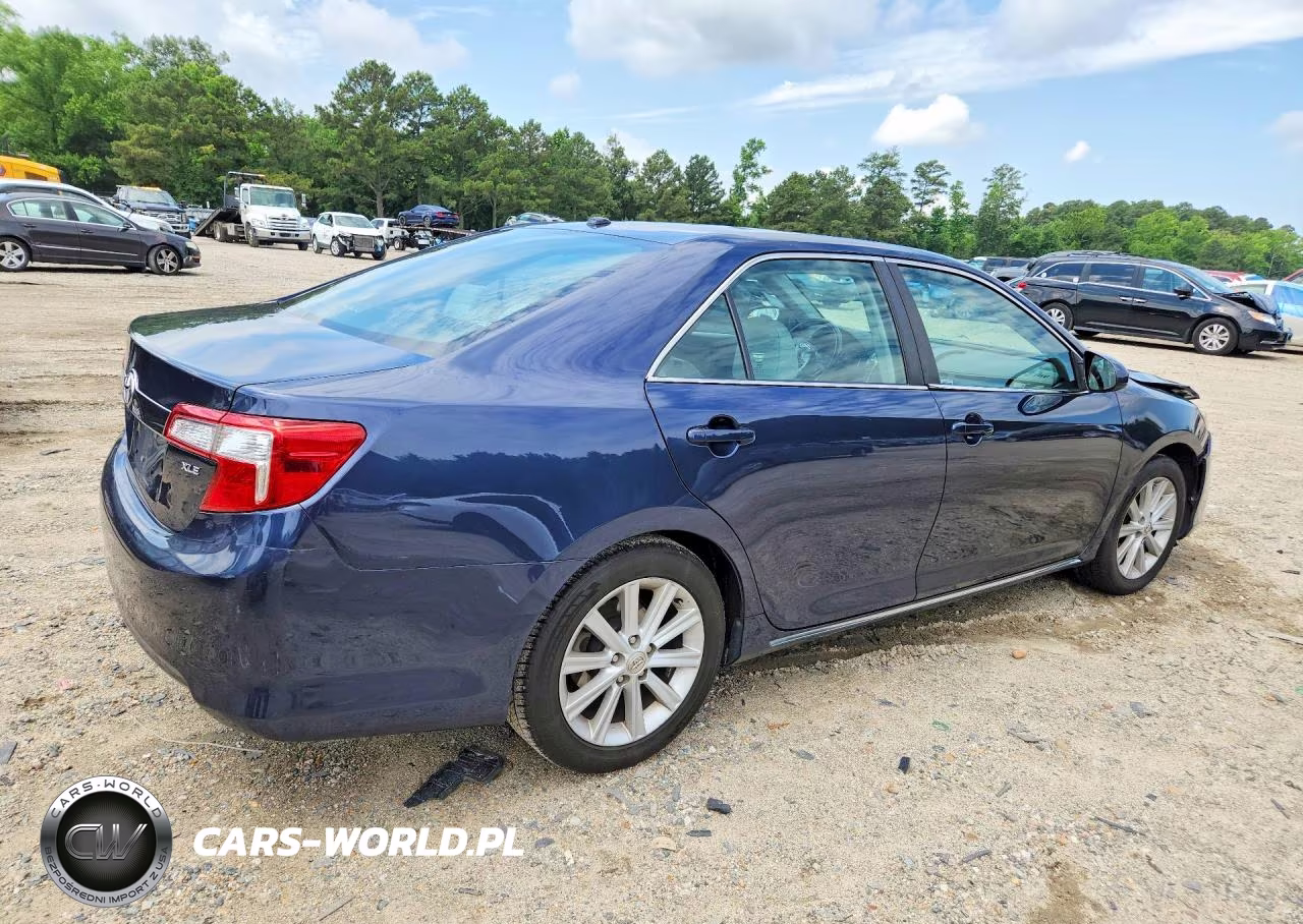 2014 Toyota Camry Xle VIN:4T4BF1FK5ER402474 - 3