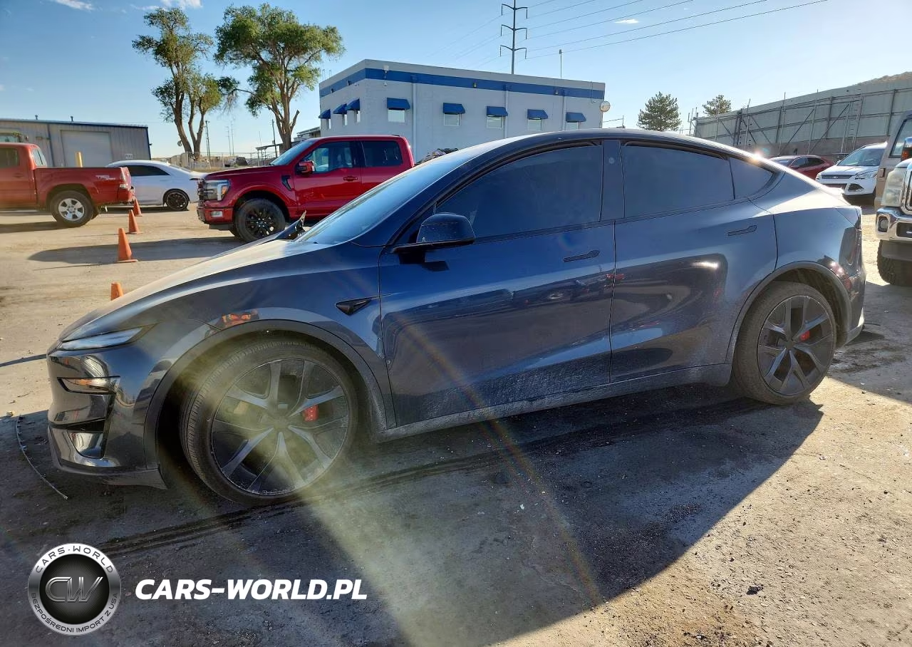 2026 Tesla Model Y – zdjęcie 1 z 12