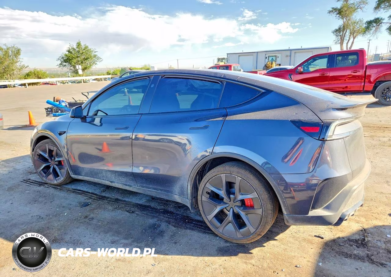 2026 Tesla Model Y VIN:7SAYGDET2TA670048 - 2