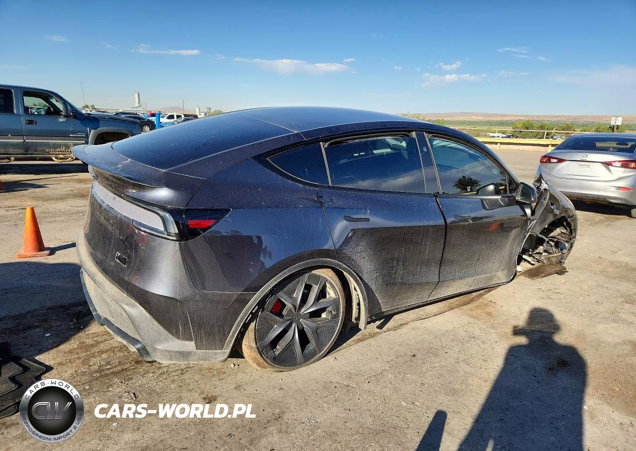 2026 Tesla Model Y VIN:7SAYGDET2TA670048 - 3