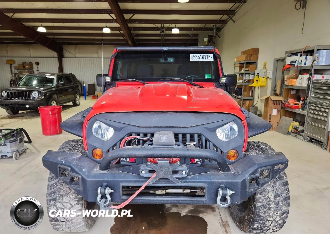 2013 Jeep Wrangler Unlimited Sport VIN:1C4BJWDGXDL643038 - 5