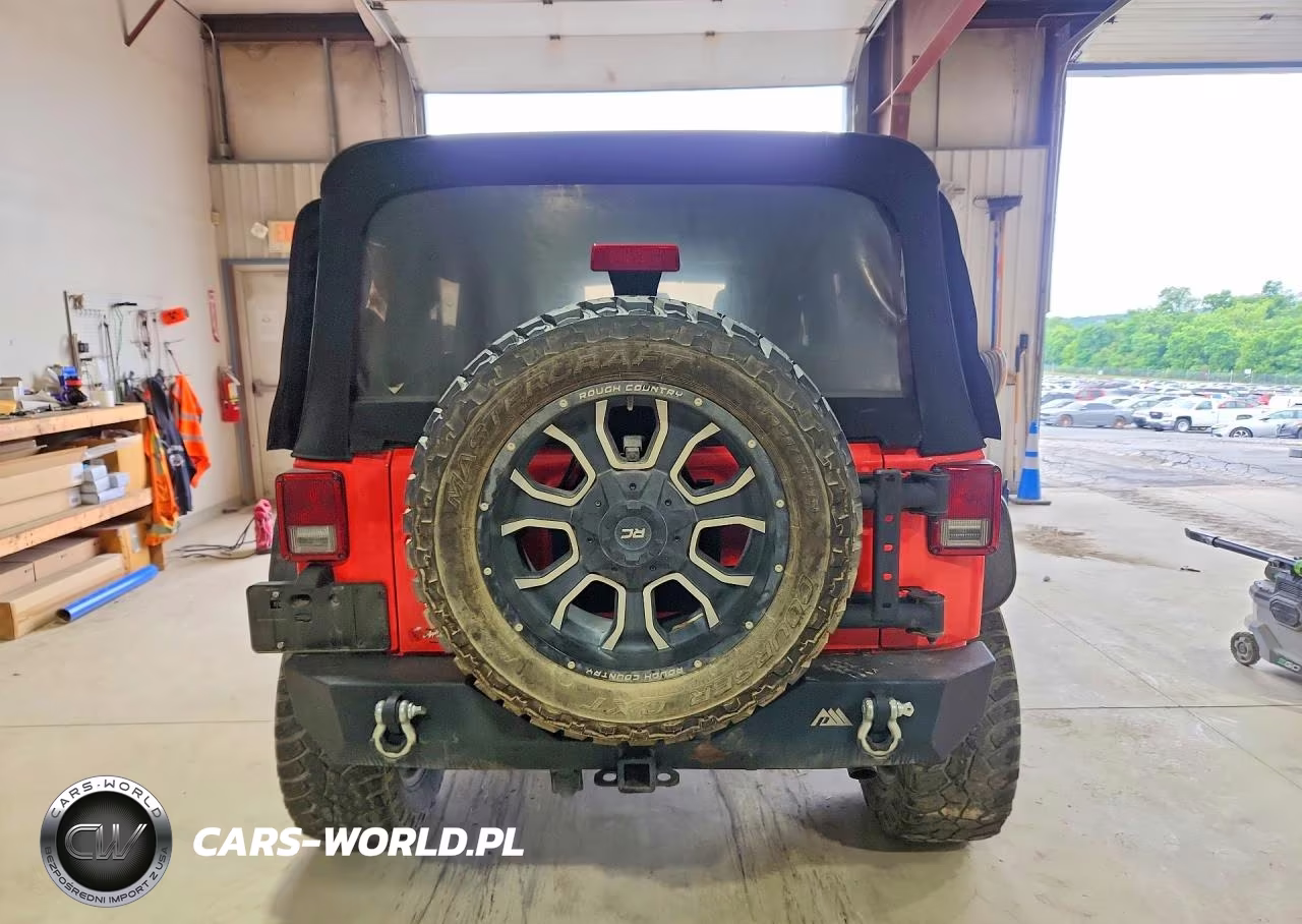 2013 Jeep Wrangler Unlimited Sport VIN:1C4BJWDGXDL643038 - 6