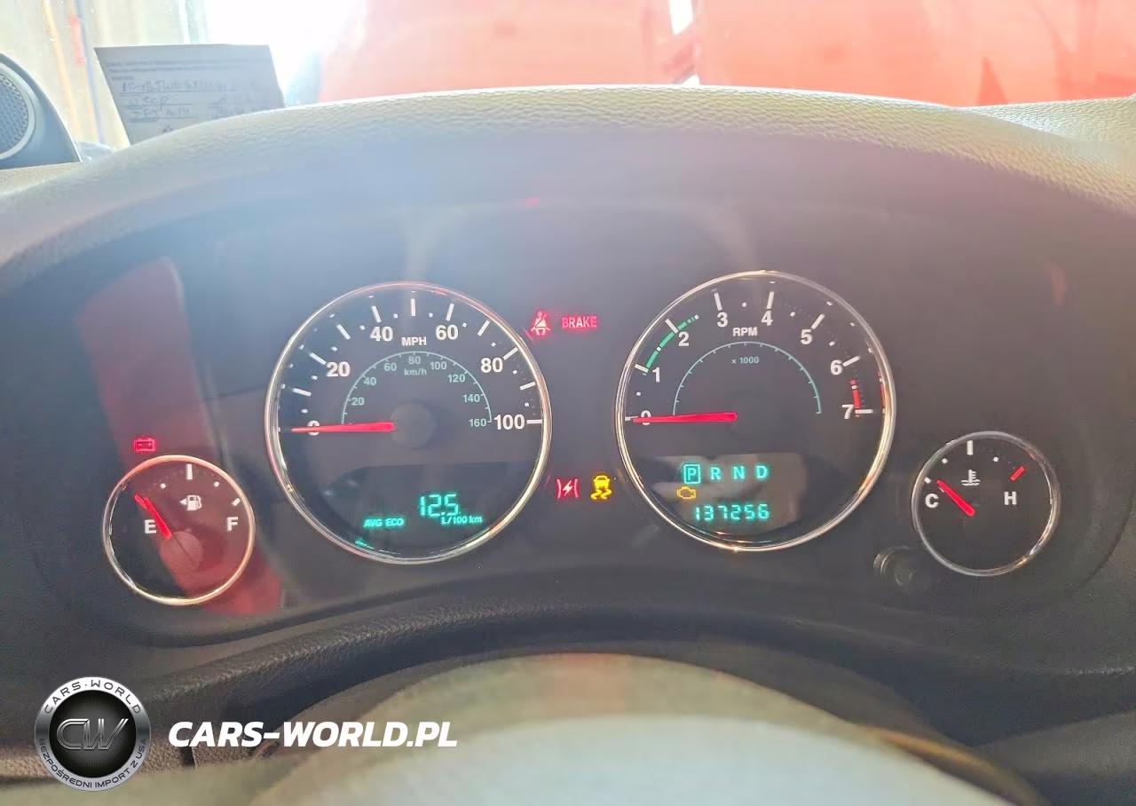 2013 Jeep Wrangler Unlimited Sport VIN:1C4BJWDGXDL643038 - 9