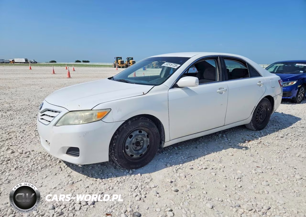 2010 Toyota Camry Le – zdjęcie 1 z 12