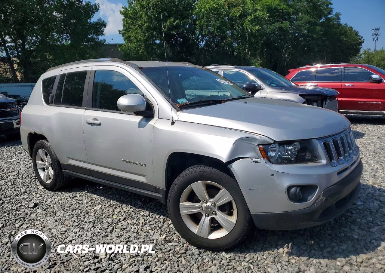 2014 Jeep Compass Latitude VIN:1C4NJDEB4ED621410 - 4