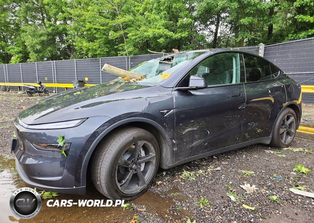 2026 Tesla Model Y – zdjęcie 1 z 12