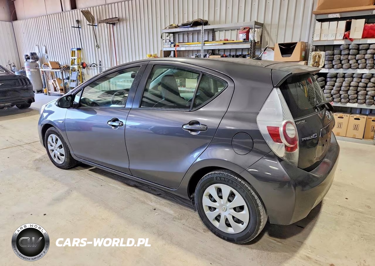 2014 Toyota Prius C One VIN:JTDKDTB30E1067916 - 2