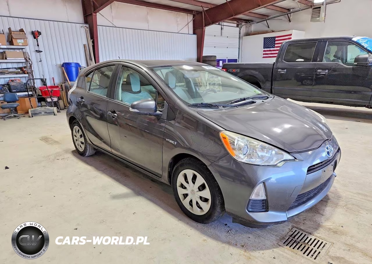 2014 Toyota Prius C One VIN:JTDKDTB30E1067916 - 4
