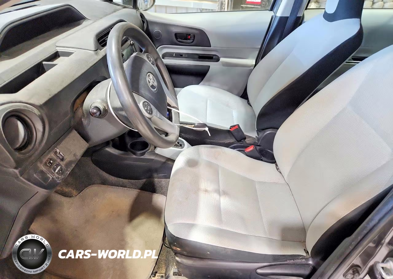 2014 Toyota Prius C One VIN:JTDKDTB30E1067916 - 7