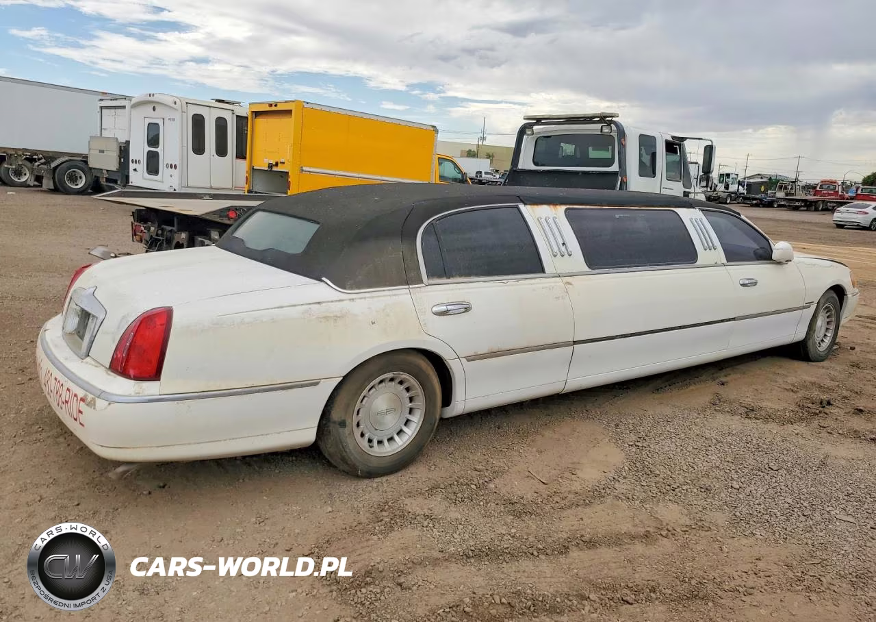 2001 Lincoln Town Car Executive VIN:1L1FM81W01Y704313 - 3